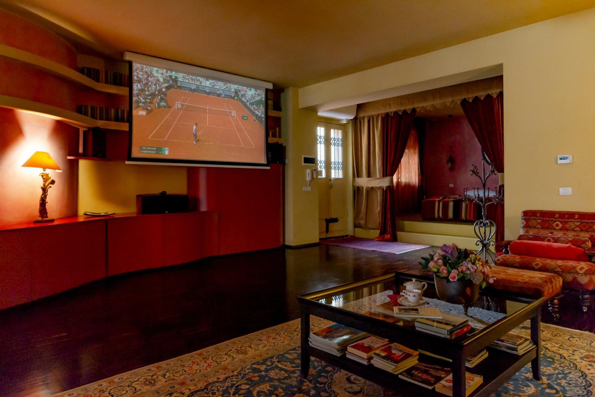 Bohemian Suite Spacious And Central Loft Болоня Екстериор снимка